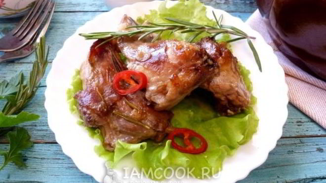 Рецепт Кролика с вином и пряными травами в духовке