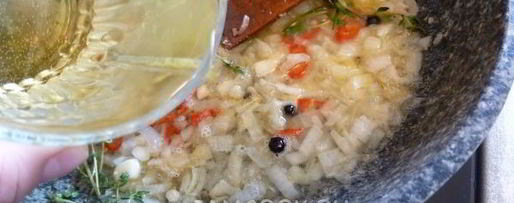 Шаг 8: кролика с вином и пряными травами в духовке