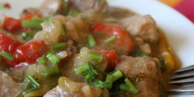 Рецепт свинины, тушеной с вином и перцем