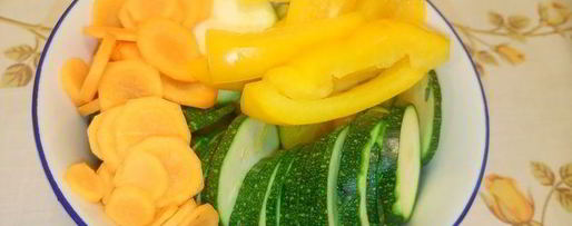 Шаг 3: запеченной в кармашках форель с вином и овощами