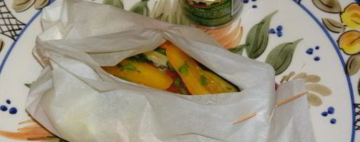 Шаг 5: запеченной в кармашках форель с вином и овощами