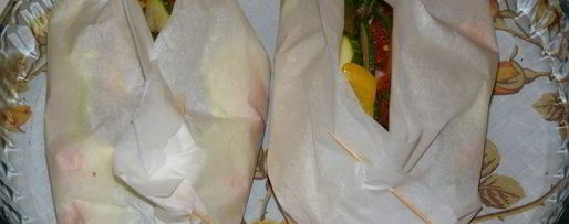 Шаг 6: запеченной в кармашках форель с вином и овощами