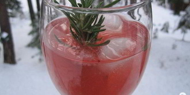 Рецепт коктейля с клюквой и розмарином