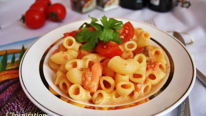 Рецепт Пасты с водкой, семгой и помидорками черри