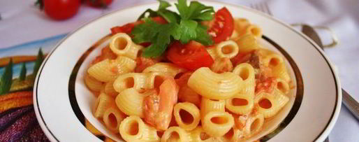 Шаг 7: пасты с водкой, семгой и помидорками черри