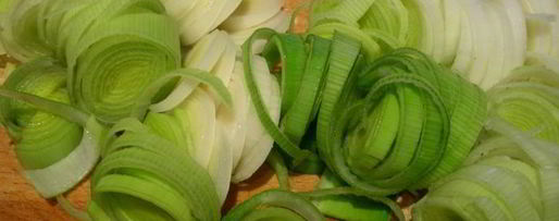 Шаг 1: рыбы с луком-пореем и сливочным соусом с водкой