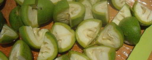 Шаг 1: ликера из зеленых грецких орехов ночино