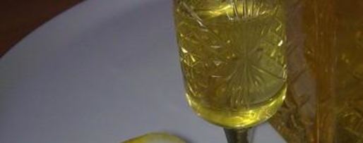 Шаг 2: ликера лимонного лимончелло