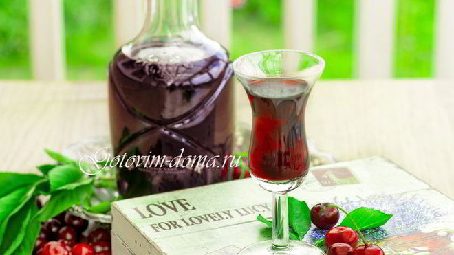 Рецепт Вишневого ликера на вишне с косточками