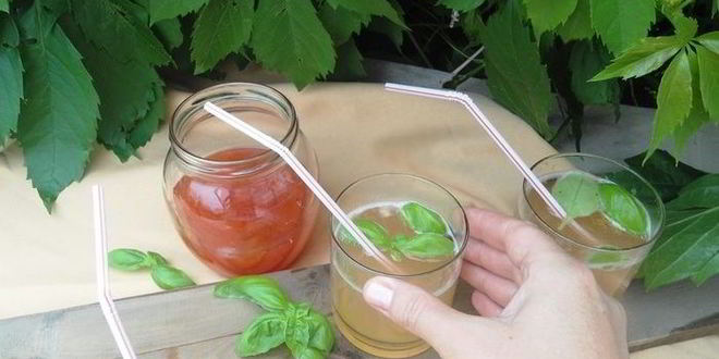 Рецепт лимонада персик-базилик