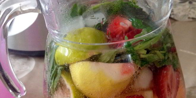 Рецепт лимонада с мятой, тархуном и клубникой