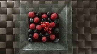 Рецепт Малины и черника в сиропе из красного вина