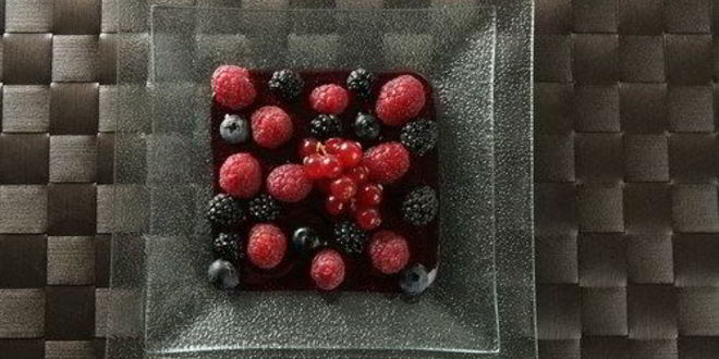 Рецепт малины и черника в сиропе из красного вина