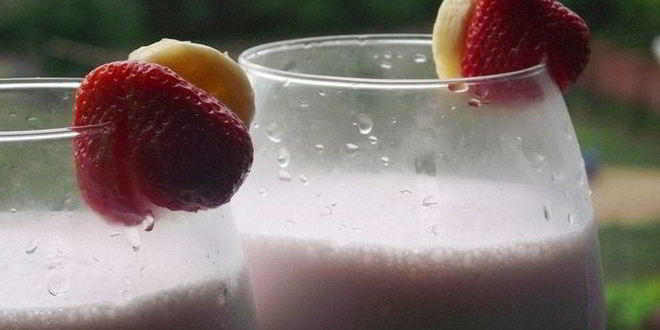 Рецепт бананова-клубничного молочный коктейль