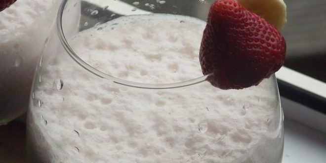 Рецепт бананова-клубничного молочный коктейль