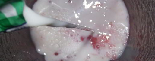 Шаг 2: бананова-клубничного молочный коктейль