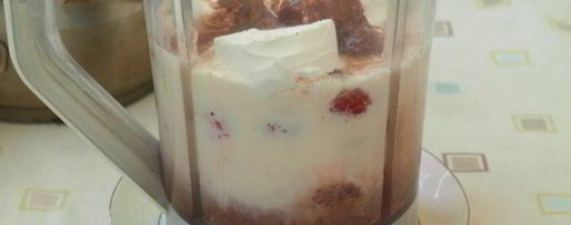 Шаг 2: клубнично-шоколадного молочный коктейль