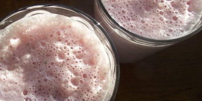 Рецепт клубничного молочного коктейля с мятой — милкшейка