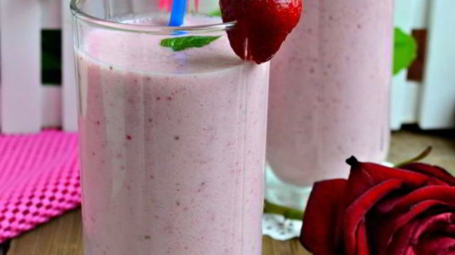 Рецепт Молочно-клубничного коктейль в шейкере