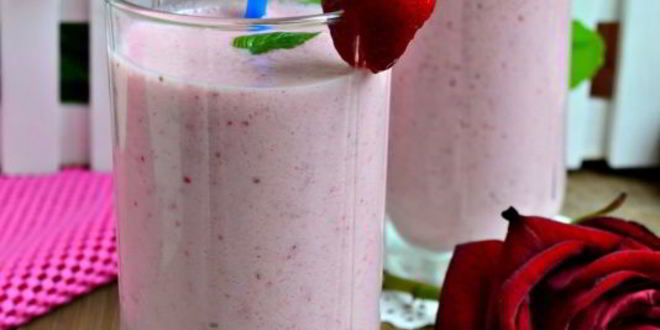 Рецепт молочно-клубничного коктейль в шейкере