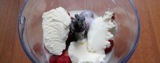 Шаг 1: молочно-клубничного коктейль в шейкере