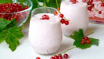 Рецепт Молочного коктейля из красной смородины с бананом