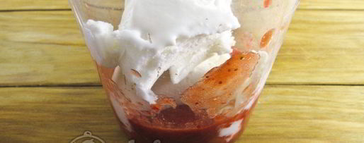 Шаг 2: молочного коктейля с клубникой и мороженым