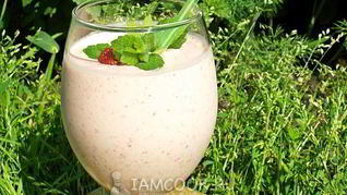 Рецепт Молочного коктейля с мороженым и клубникой