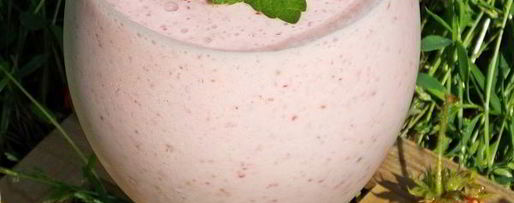 Шаг 7: молочного коктейля с мороженым и клубникой