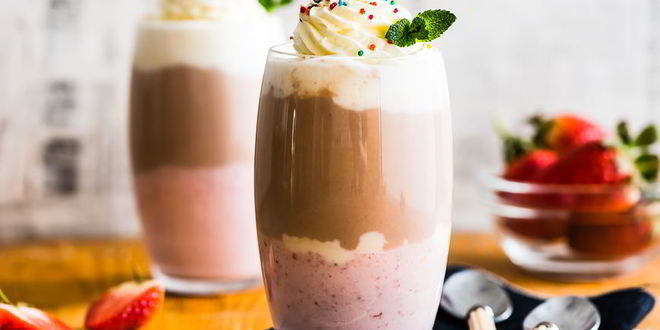 Рецепт трехцветного молочного коктейля