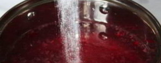 Шаг 2: клюквенного морса из замороженных ягод