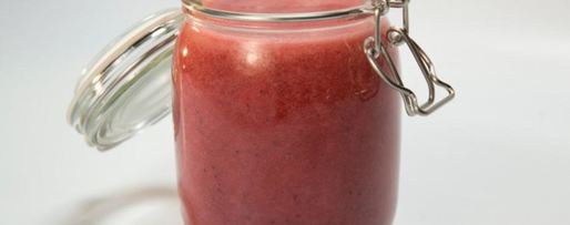 Шаг 2: морса из черной смородины с медом и тимьяном