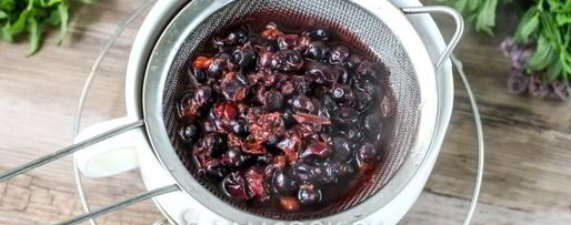 Шаг 10: морса из замороженной черной смородины