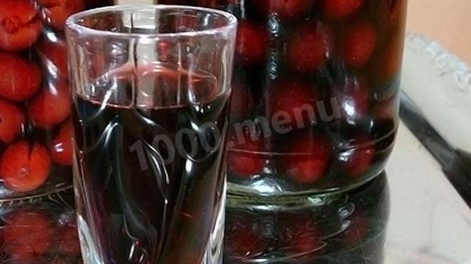Рецепт Домашней вишневой наливки с косточками из вишни