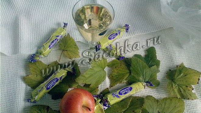 Рецепт Настойки на листьях смородины Осенний поцелуй