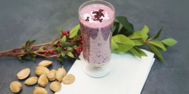 Рецепт черничного смузи с финиками