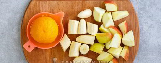 Шаг 2: смузей из банана и яблок с апельсиновым соком