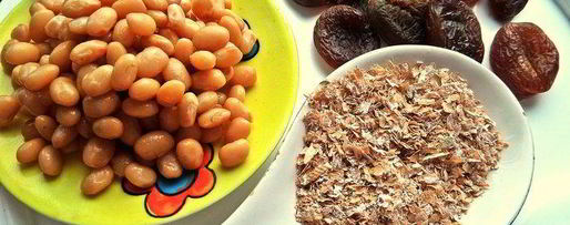 Шаг 2: смузей с курагой, фасолью и отрубями