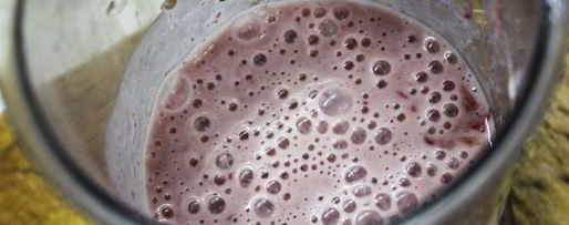 Шаг 3: смузей с малиной и бананом