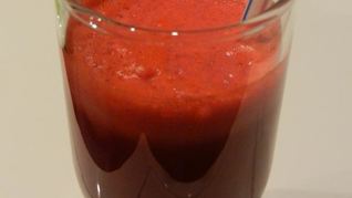 Рецепт Сока из свеклы, яблок, моркови и лимона