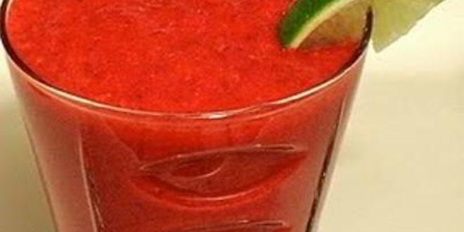 Рецепт витаминного напитка из свеклы, клубники и батата