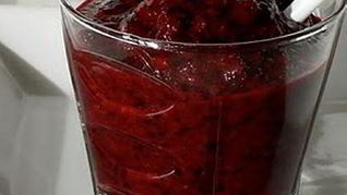 Рецепт Витаминного напитка из свеклы, моркови и черники