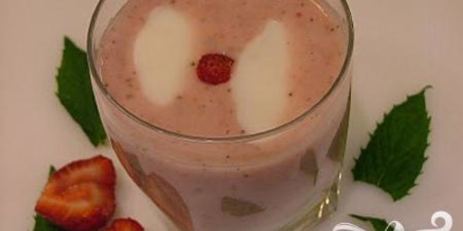 Рецепт витаминного напитка с мятой и клубникой