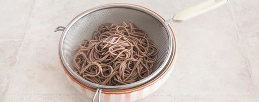 Шаг 4: азиатского салата из гречневой лапши и тофу