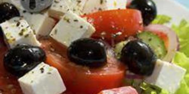 Рецепт греческого салата с брынзой и маслинами