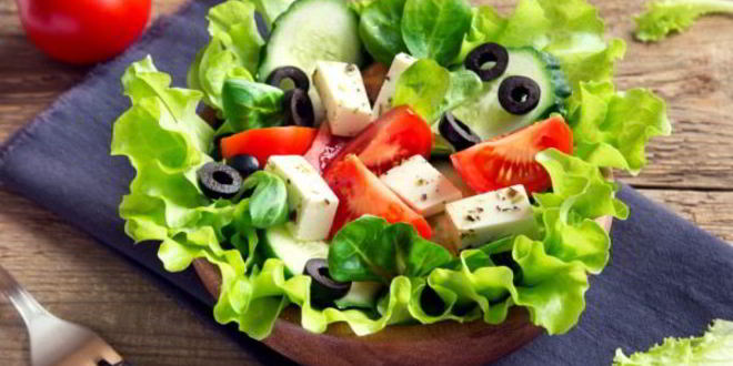 Рецепт греческого салата с брынзой по-домашнему