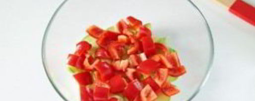 Шаг 2: греческого салата с цуккини и помидорами