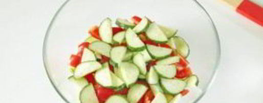 Шаг 3: греческого салата с цуккини и помидорами