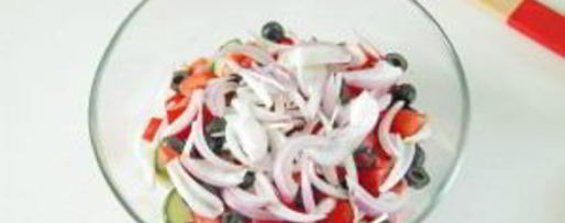 Шаг 6: греческого салата с цуккини и помидорами