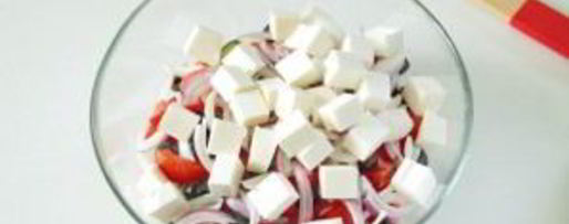 Шаг 7: греческого салата с цуккини и помидорами